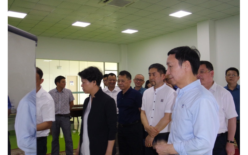 市委副書記、市長張迎春走訪智能制造企業(yè)，來我司調(diào)研，與我司高層領(lǐng)導(dǎo)親切會(huì)面。